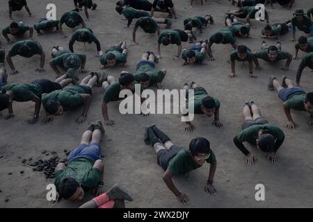 © Chris Huby/Le Pictorium/MAXPPP - 30/12/2023 Chris Huby/Le Pictorium - 30/12/2023 - Birmanie/Karen (region) - Camp des Free Burma Rangers - L'appel du matin, suivi de discours et d'entrainement des FBR. Des campements de refugies aux villages bombardes, rencontre avec une population martyrisee par la junte et decouverte de l'action humanitaire des FBR. La Birmanie continue sa descente aux enfers depuis trois ans, dans une indifference quasi totale, et il est important de rapporter l'engagement des FBR aupres de ce peuple qui compte plus que jamais sur l'opinion publique intern Stock Photo