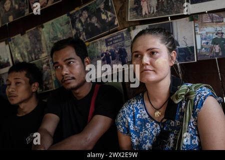 © Chris Huby/Le Pictorium/MAXPPP - 30/12/2023 Chris Huby/Le Pictorium - 30/12/2023 - Birmanie/Karen (region) - Camp des Free Burma Rangers - Reunion des FBR dans le grand bureau du camp qui affiche aussi de vieilles photos souvenir. Des campements de refugies aux villages bombardes, rencontre avec une population martyrisee par la junte et decouverte de l'action humanitaire des FBR. La Birmanie continue sa descente aux enfers depuis trois ans, dans une indifference quasi totale, et il est important de rapporter l'engagement des FBR aupres de ce peuple qui compte plus que jamais Stock Photo