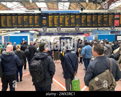 Victoria, London, UK. 26th March, 2024. Passengers at Victoria Railway Station in London. Rail Union Aslef, have announced that train drivers at sixteen rail companies will be going on strike on 5th, 6th and 8th April. There will also be a six day overtime ban as the long running dispute for more pay continues. Credit: Maureen McLean/Alamy Stock Photo