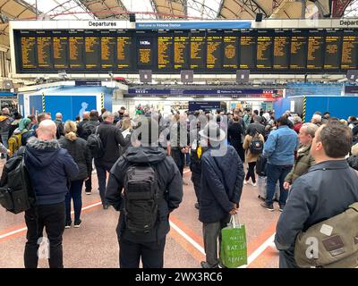 Victoria, London, UK. 26th March, 2024. Passengers at Victoria Railway Station in London. Rail Union Aslef, have announced that train drivers at sixteen rail companies will be going on strike on 5th, 6th and 8th April. There will also be a six day overtime ban as the long running dispute for more pay continues. Credit: Maureen McLean/Alamy Stock Photo