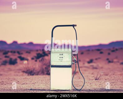 Vintage Retro Pump At An Abandoned Gas Station In The US Mojave Desert Stock Photo