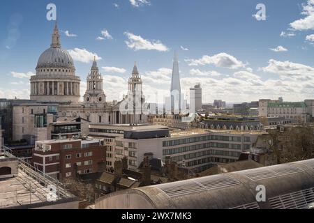 A sweeping panorama of London's cityscape, featuring St. Paul's Cathedral and The Shard in the distance Stock Photo