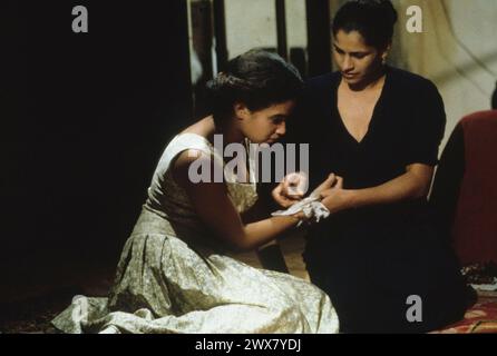 Samt El Qusur Year : 1994 France / Tunisia Director : Moufida Tlatli Hind Sabri, Amel Hedhili Stock Photo