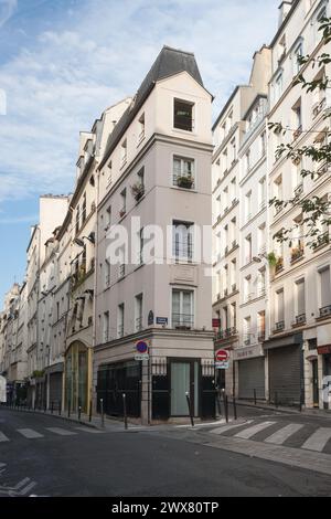 Paris, 2nd arrondissement, 97 rue de Cléry, corner of a building with the rue Beauregard, André Chenier lived here, Stock Photo