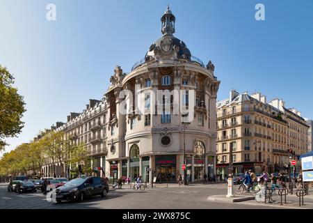 Paris, France - September 21 2020: Former headquarters of the Félix Potin distribution company rue Réaumur. Stock Photo