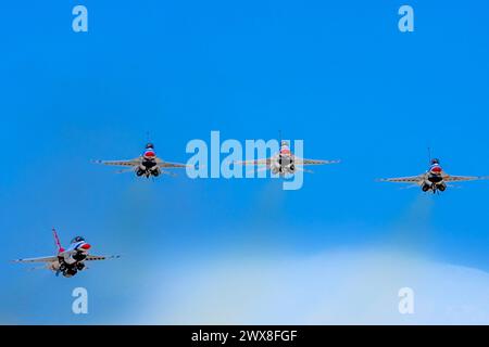 El Centro, Ca, USA. 1st Mar, 2024. March 01, 2024-El Centro, CA: Thunderbirds refine aerial maneuvers in spring training, showcasing Air Force excellence worldwide in precision and skillful formations. (Credit Image: © Kenneth Weisenberger Grindstone/ASP) EDITORIAL USAGE ONLY! Not for Commercial USAGE! Stock Photo