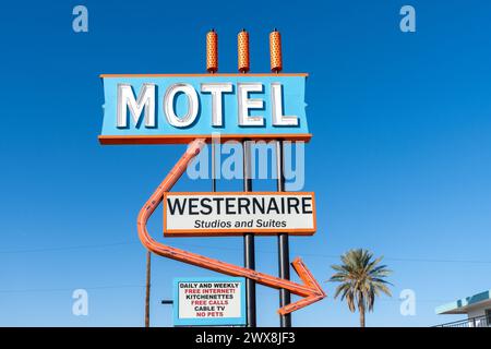 Mesa, Arizona - December 14, 2023: Vintage mid century style old motel sign with arrow, for the Westernaire Studios and Suites motel Stock Photo