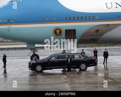 New York, New York, USA. 28th Mar, 2024. Queens New York, President Joseph R. Bident arrives on a rain soaked day at John F. Kennedy Airport on Airforce One to attend a sold out political fundraiser at Radio City Music Hall.also in attendance are former President Barack Obama and Former President Bill Clinton . Former President Barack Obama arrived on Airforce 1 with President Joe Biden (Credit Image: © Bruce Cotler/ZUMA Press Wire) EDITORIAL USAGE ONLY! Not for Commercial USAGE! Stock Photo