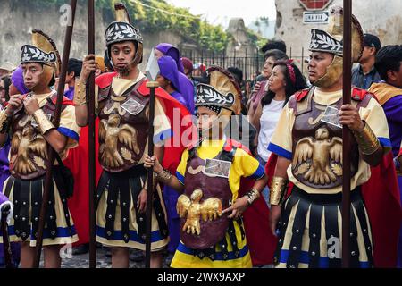 Antigua, Guatemala. 28th Mar, 2024. Roman Centurions stand guards az the Jesús Nazareno de La Humildad y su “Pregón Romano” processional float is carried through the streets during the traditional Semana Santa celebration March 28, 2024 in Antigua, Guatemala. The opulent processions, detailed alfombras and centuries-old traditions attract more than 1 million people to the ancient capital city. Credit: Richard Ellis/Richard Ellis/Alamy Live News Stock Photo