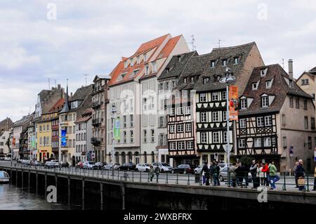 Boat trip on the L'ILL, Strasbourg, Alsace, City view with river, crowd and historic buildings along the street, Strasbourg, Alsace, France Stock Photo