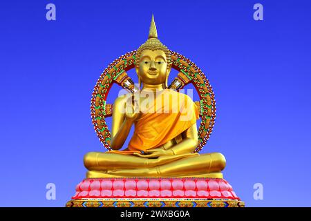 Golden Buddha in front of blue sky, Wat Huay Yai, Chon Buri, Thailand, Bang Lamung Stock Photo