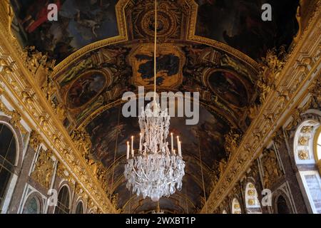 The hall of mirrors (Galerie des glasses) in the impressive Palace of Versailles, the residence of the Sun King Louis XIV, now World Heritage Site. Stock Photo