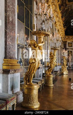 The hall of mirrors (Galerie des glasses) in the impressive Palace of Versailles, the residence of the Sun King Louis XIV, now World Heritage Site. Stock Photo