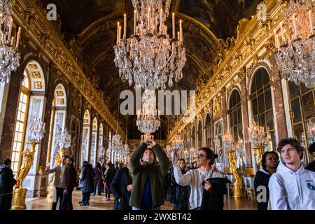 The hall of mirrors (Galerie des glasses) in the impressive Palace of Versailles, the residence of the Sun King Louis XIV, now World Heritage Site. Stock Photo