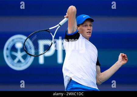 MIAMI GARDENS, FLORIDA - MARCH 29: Jannik Sinner of Italy returns a shot against Daniil Medvedev during their match on Day 14 of the Miami Open at Hard Rock Stadium on March 29, 2024 in Miami Gardens, Florida. (Photo by Mauricio Paiz) Stock Photo
