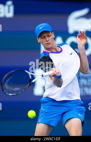 MIAMI GARDENS, FLORIDA - MARCH 29: Jannik Sinner of Italy returns a shot against Daniil Medvedev during their match on Day 14 of the Miami Open at Hard Rock Stadium on March 29, 2024 in Miami Gardens, Florida. (Photo by Mauricio Paiz) Stock Photo