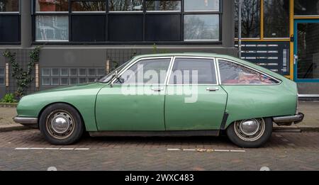 Amsterdam, The Netherlands, 29.03.2024, Side view of classic Citroen GS from 1973 in green color Stock Photo