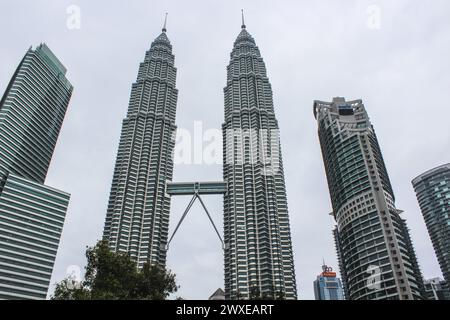 Kuala Lumpur, Malaysia - May 22, 2023: A beautiful Petronas twin towers skyscrapers. Stock Photo