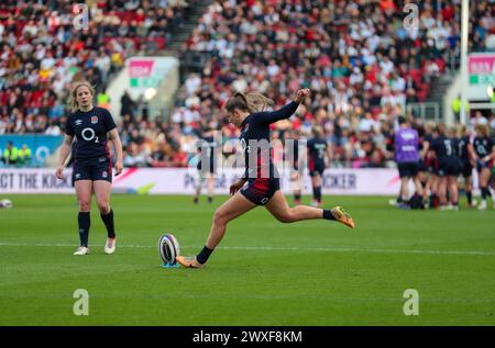 Bristol, UK. 30th Mar, 2024. Bristol, England, March 30th 2024: Hollt Aitchison (10 England) in action during the Women's Six Nations fixture between England and Wales at Ashton Gate Stadium in Bristol, England (Will Hope/SPP) Credit: SPP Sport Press Photo. /Alamy Live News Stock Photo