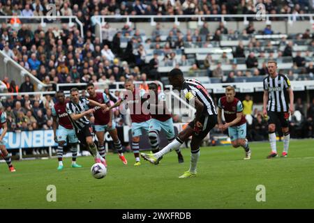 Newcastle, UK. 30th Mar 2024. Newcastle United's Alexander Isak scores their second goal from the penalty spot during the Premier League match between Newcastle United and West Ham United at St. James's Park, Newcastle on Saturday 30th March 2024. (Photo: Mark Fletcher | MI News) Credit: MI News & Sport /Alamy Live News Stock Photo