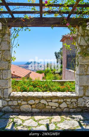 Nice, France. 18th July 2018: Scenic view of Nice from the pavilion in Cimiez Gardens. Credit: Vuk Valcic/Alamy Stock Photo