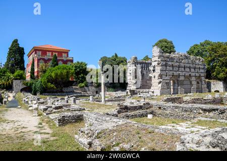 Nice, France. 18th July 2018: Ancient Roman baths ruins and Matisse Museum in Cimiez. Credit: Vuk Valcic/Alamy Stock Photo