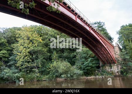 The Severn Valley Railway crossing the River Severn over the Victoria Bridge. Stock Photo
