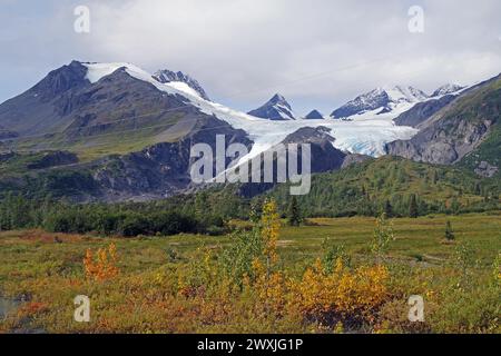 Autumn landscape and a glacier calving deep into the valley, Worthington Glacier, Chugach Mountains, Thompson Pass, Richardson Highway, Alaska, USA Stock Photo