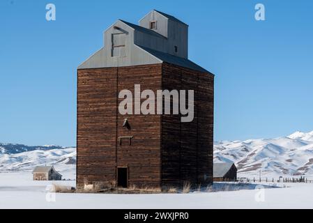 Grain elevator, barn and abandoned school in Corral, Idaho. Stock Photo