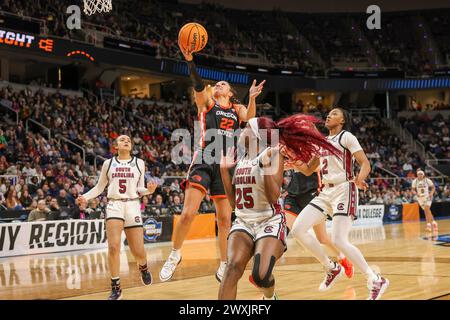 Albany, New York, USA. 31st Mar, 2024. Oregon State guard TALIA VON OELHOFFEN (22) puts up a lay-up over the South Carolina defense during the 2024 NCAA Women's Basketball Tournament Albany 1 Regional Final at MVP Arena in Albany, N.Y. (Credit Image: © Scott Rausenberger/ZUMA Press Wire) EDITORIAL USAGE ONLY! Not for Commercial USAGE! Stock Photo