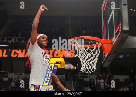 Albany, New York, USA. 31st Mar, 2024. South Carolina guard RAVEN JOHNSON (25) waves to the South Carolina fans after cutting down the net after the 2024 NCAA Women's Basketball Tournament Albany 1 Regional Final at MVP Arena in Albany, N.Y. (Credit Image: © Scott Rausenberger/ZUMA Press Wire) EDITORIAL USAGE ONLY! Not for Commercial USAGE! Stock Photo