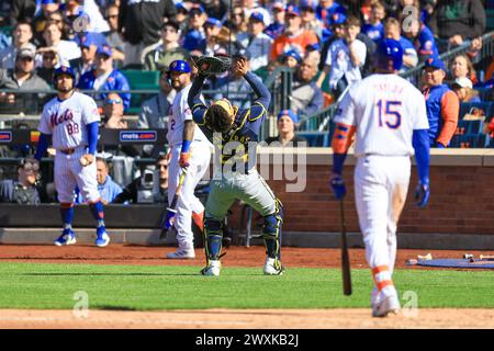 Milwaukee Brewers catcher William Contreras (24) rounds second after ...
