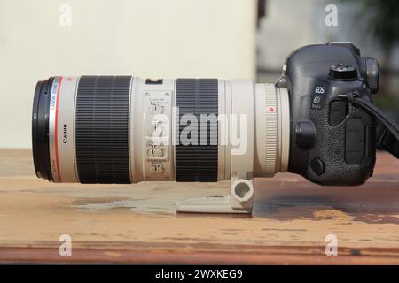 Canon 6D Mark II + EF 70-200mm F2. 8L IS Stock Photo - Alamy