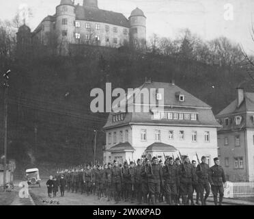 Soldiers from the 26th infantry, first division, set out from Montabaur ...