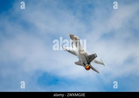 U.S. Air Force Capt. Taylor “FEMA” Hiester, F-16 Viper Demonstration Team commander  and pilot, performs the max climb maneuver at Naval Air Station Stock Photo