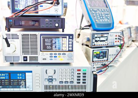 Power supplies and electronic measuring devices in the laboratory Stock Photo