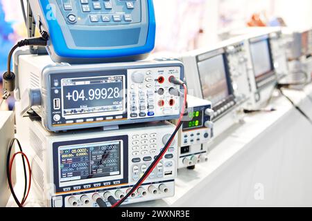 Power supplies and electronic measuring devices in the laboratory Stock Photo