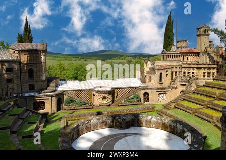 Italy Umbria  Montegiove - Montegabbione (Tr) La Scarzuola  by Tomaso Buzzi (Architect) - the Amphitheatre and umbrian landscape Stock Photo