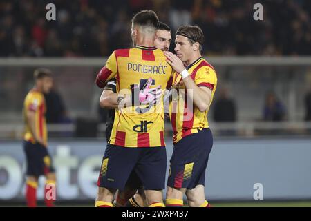 Lecce, Italy. 01st Apr, 2024. Lecce celebrate the victory during US Lecce vs AS Roma, Italian soccer Serie A match in Lecce, Italy, April 01 2024 Credit: Independent Photo Agency/Alamy Live News Stock Photo