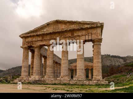 Calatafimi-Segesta, Italy - 4 January, 2024: view of the Doric Temple of Segesta under an overcast sky Stock Photo