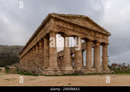 Calatafimi-Segesta, Italy - 4 January, 2024: view of the Doric Temple of Segesta under an overcast sky Stock Photo