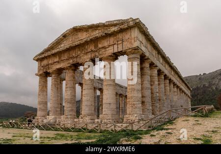 Calatafimi-Segesta, Italy - 4 January, 2024: view of the Doric Temple of Segesta under an overcast sky Stock Photo