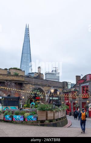 The tallest building in the UK, the gleaming, modern Shard skyscraper rises above the traditional brick railway arches and Anchor pub. Stock Photo