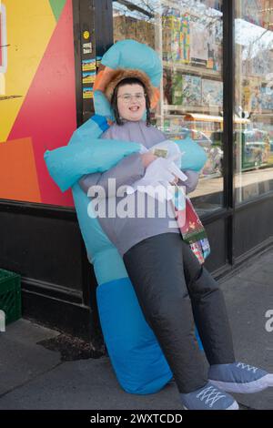 OPTICAL ILLUSION. A young Hasidic Jewish boy in a clever Purim costume that's not exactly what it appears to be.. In Brooklyn, New York City. Stock Photo