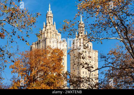 The two towers of the landmarked San Remo building. Central Park West Historic District with fall foliage, Upper West Side, Manhattan, New York City Stock Photo