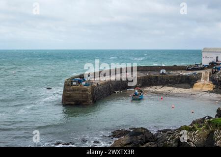 The narrow entrance into the harbour of Coverack, a fishing village on the Lizard peninsula near Falmouth, Cornwall, UK. The quay was built in 1723 Stock Photo