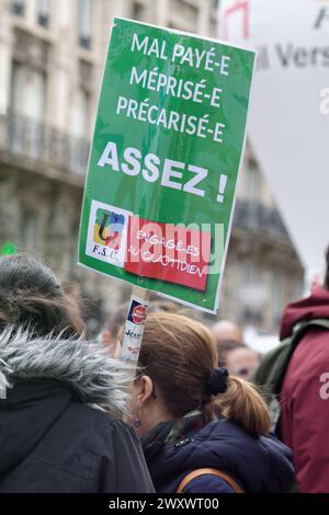 Les enseignants sont redescendus dans la rue à Paris, pour demander des moyens pour l'école publique en particulier pour les établissements du 93 Stock Photo