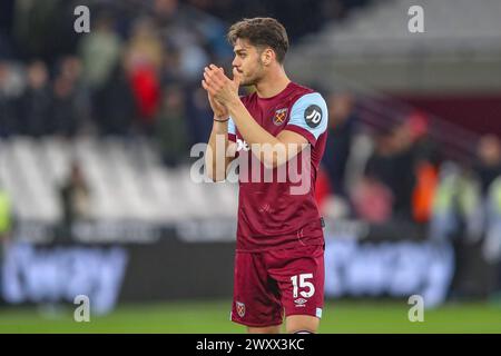 Konstantinos Mavropanos of West Ham United applauds the home fans after the game during the Premier League match West Ham United vs Tottenham Hotspur at London Stadium, London, United Kingdom, 2nd April 2024  (Photo by Gareth Evans/News Images) Stock Photo