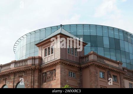 Building of the Mainz State Theatre, built between 1829 and 1833 by Georg Moller in the classicist style, Gutenbergplatz, Mainz, Modern glass facade Stock Photo
