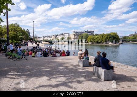 Paris Dancing Riverside Dancers along the River Seine in Paris dancing to bebop music., Paris ...